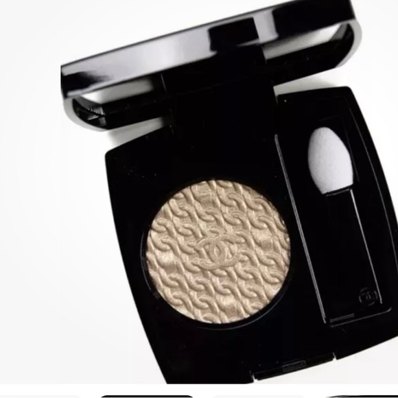 Chanel Ombre Premiere
LongwearPowder Eyeshadow
926 Blanc - Picture 2 of 5